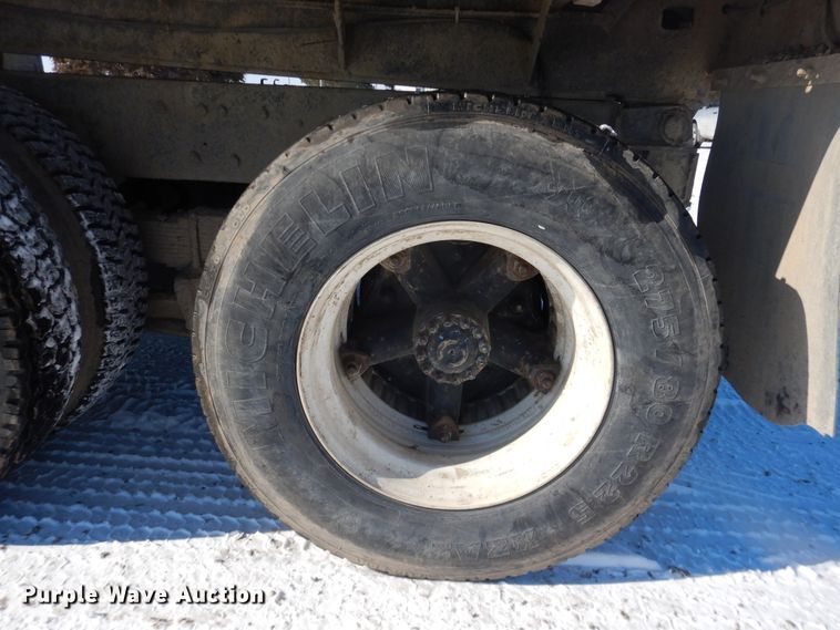 image for item DI3689 1989 Ford F900  dump truck