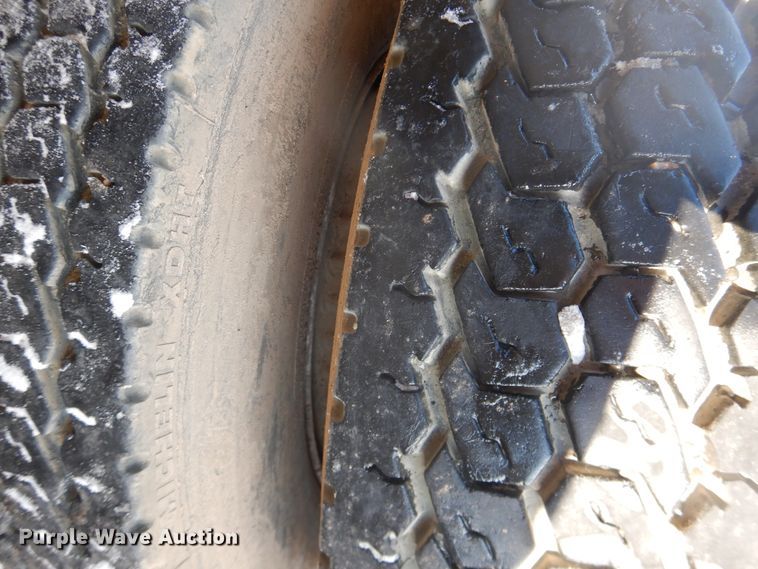 image for item DI3689 1989 Ford F900  dump truck