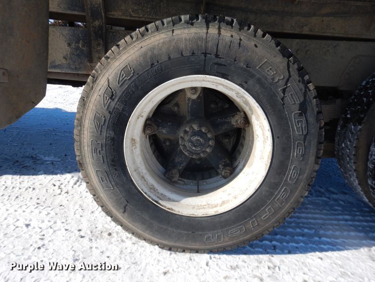 image for item DI3689 1989 Ford F900  dump truck