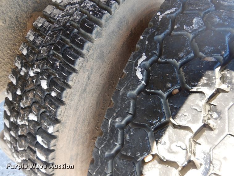 image for item DI3689 1989 Ford F900  dump truck