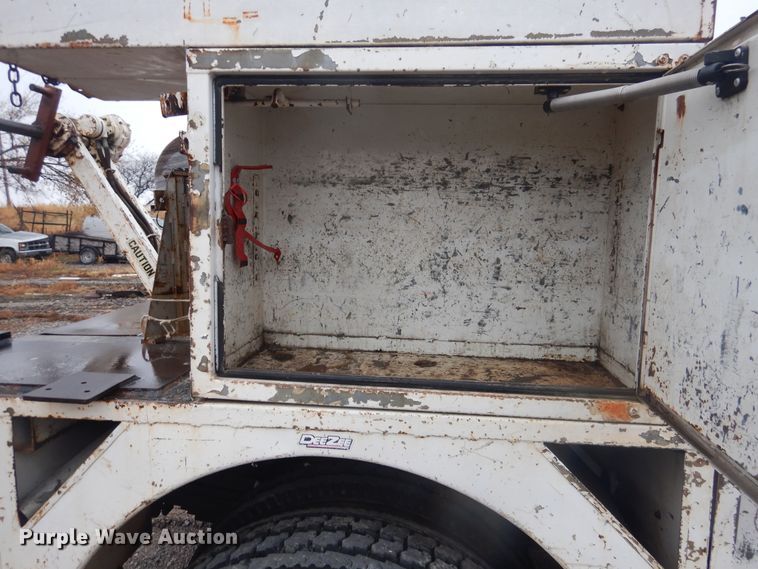 image for item DJ4863 1991 GMC Top Kick C6500  bucket truck