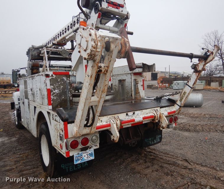 image for item DJ4863 1991 GMC Top Kick C6500  bucket truck