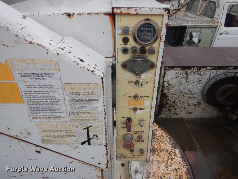 image for item DJ4863 1991 GMC Top Kick C6500  bucket truck