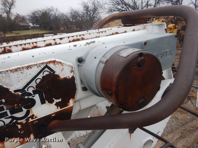 image for item DJ4863 1991 GMC Top Kick C6500  bucket truck