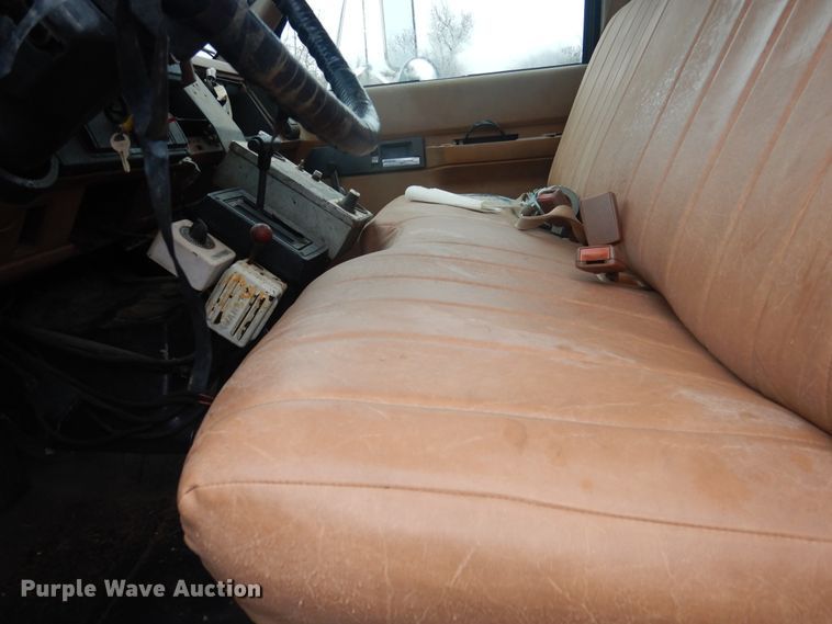 image for item DJ4863 1991 GMC Top Kick C6500  bucket truck