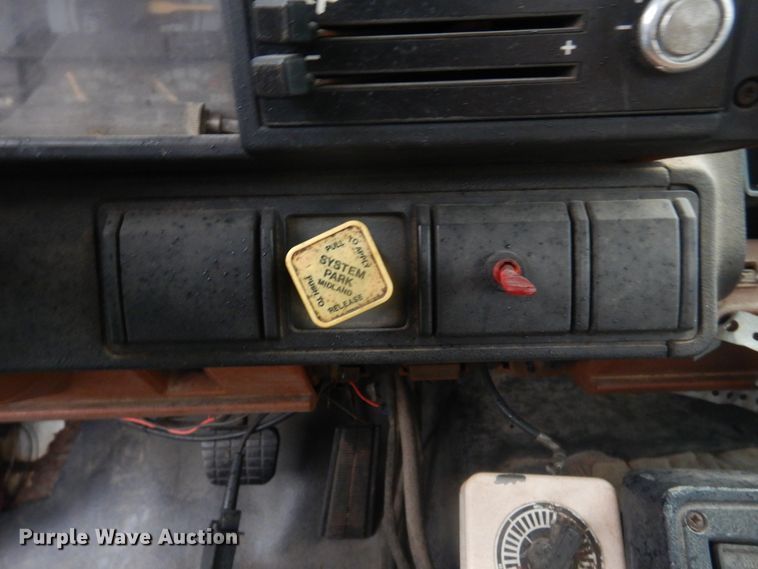 image for item DJ4863 1991 GMC Top Kick C6500  bucket truck