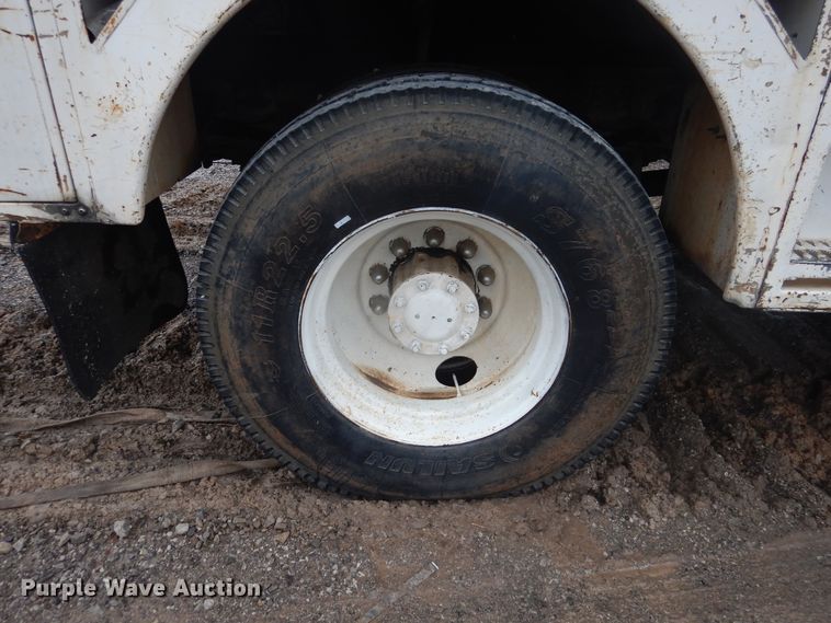 image for item DJ4863 1991 GMC Top Kick C6500  bucket truck