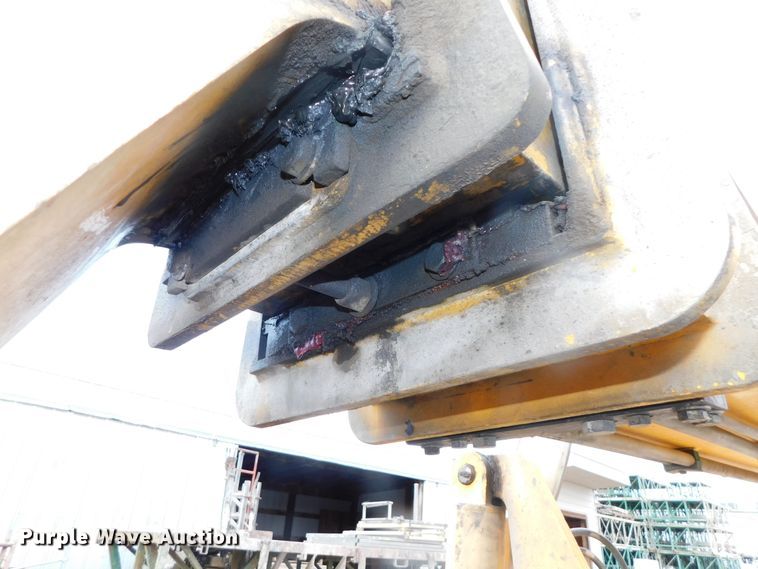 image for item DJ5930 2001 Pettibone 10044  telehandler