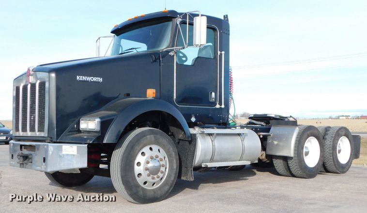 image for item DJ5931 2013 Kenworth T800  semi truck