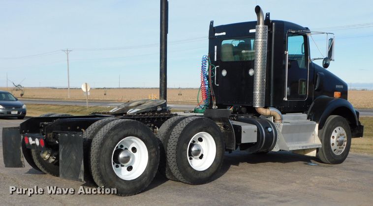 image for item DJ5931 2013 Kenworth T800  semi truck