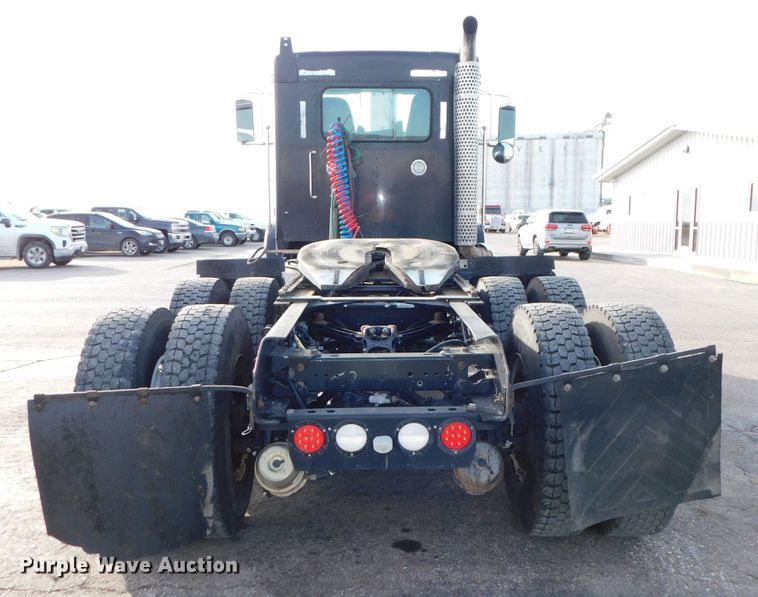 image for item DJ5931 2013 Kenworth T800  semi truck