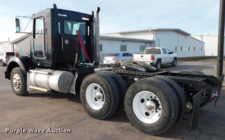 image for item DJ5931 2013 Kenworth T800  semi truck