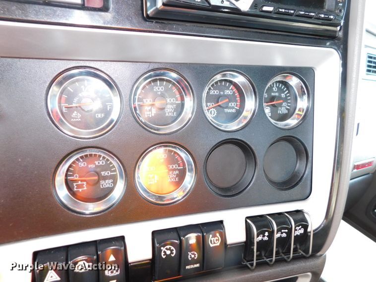 image for item DJ5931 2013 Kenworth T800  semi truck