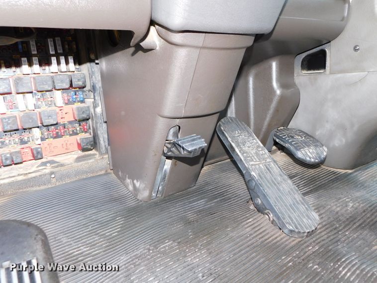 image for item DJ5931 2013 Kenworth T800  semi truck