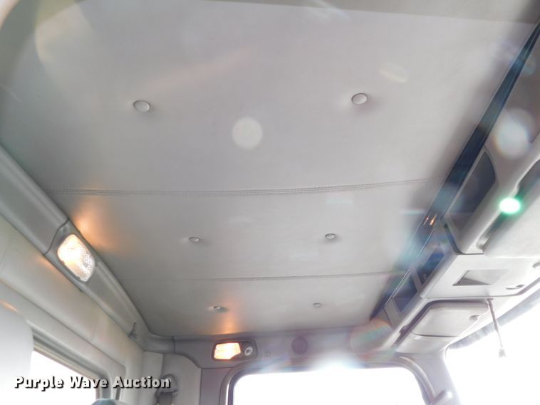 image for item DJ5931 2013 Kenworth T800  semi truck