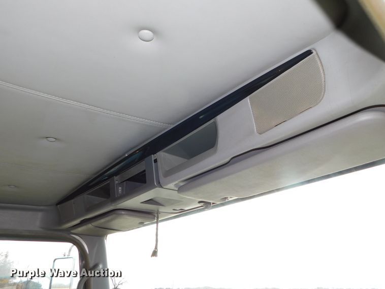 image for item DJ5931 2013 Kenworth T800  semi truck