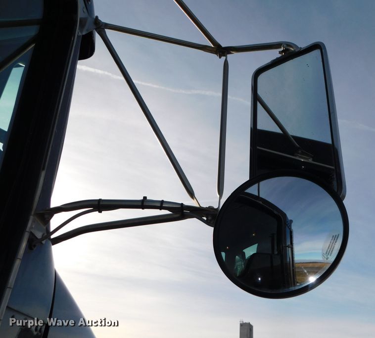 image for item DJ5931 2013 Kenworth T800  semi truck