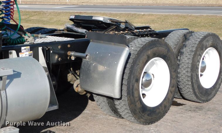 image for item DJ5931 2013 Kenworth T800  semi truck