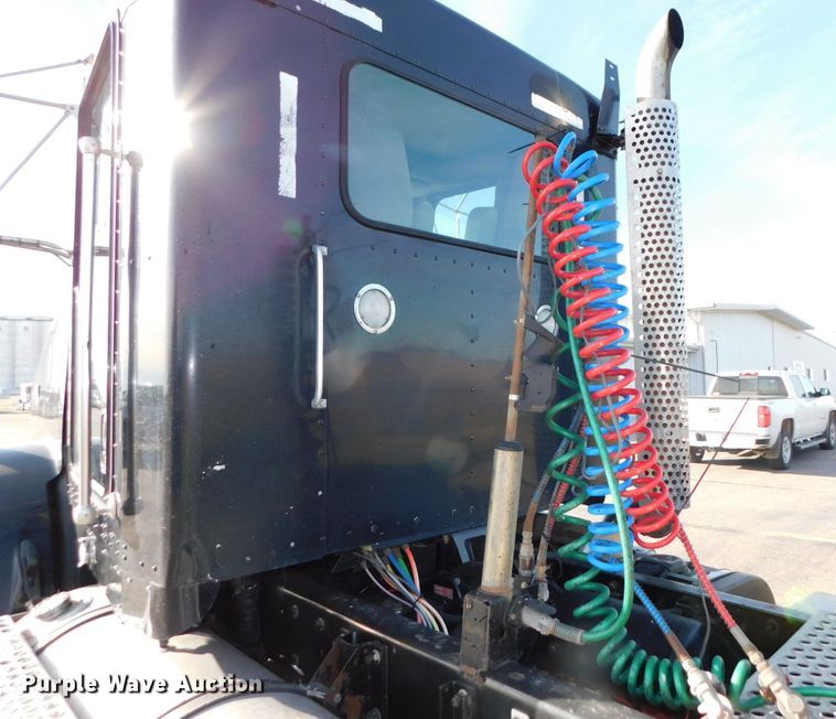 image for item DJ5931 2013 Kenworth T800  semi truck