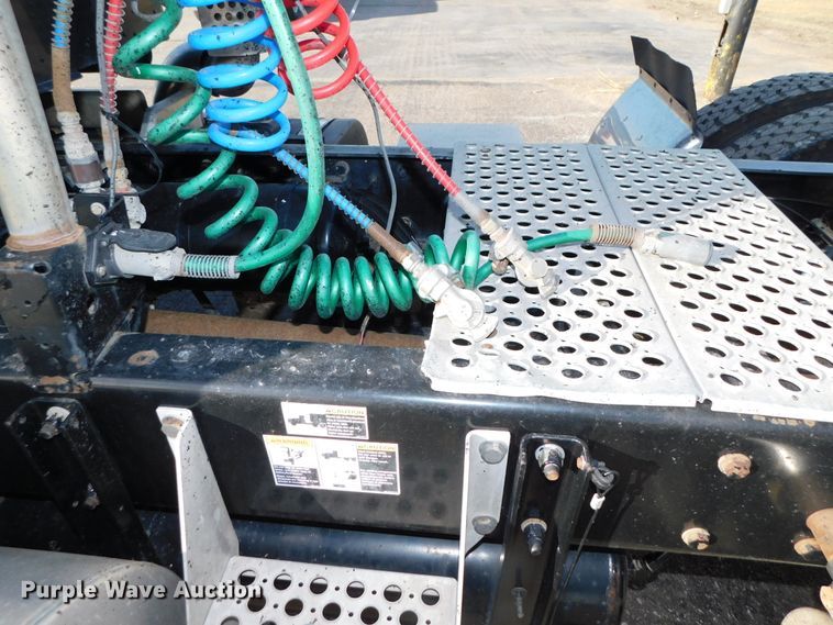 image for item DJ5931 2013 Kenworth T800  semi truck