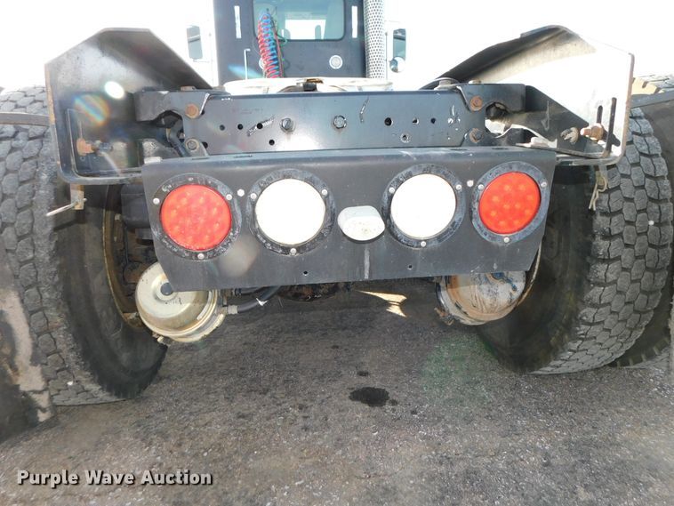 image for item DJ5931 2013 Kenworth T800  semi truck