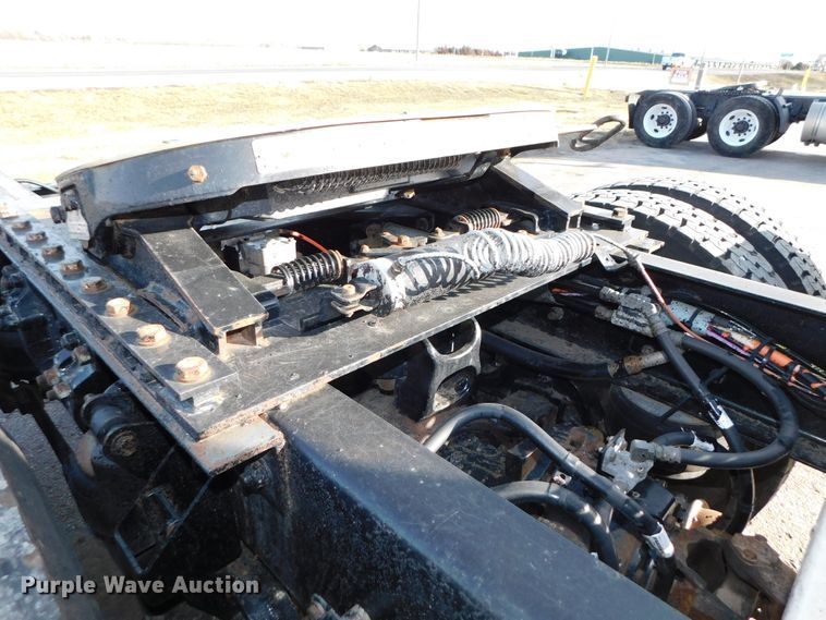 image for item DJ5931 2013 Kenworth T800  semi truck