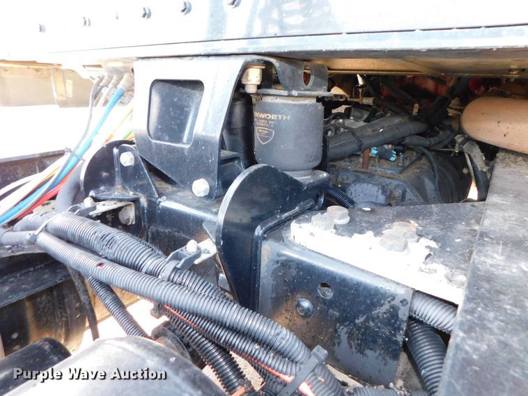 image for item DJ5931 2013 Kenworth T800  semi truck