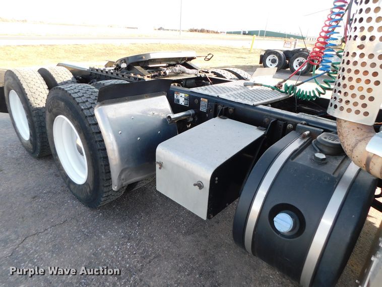 image for item DJ5931 2013 Kenworth T800  semi truck