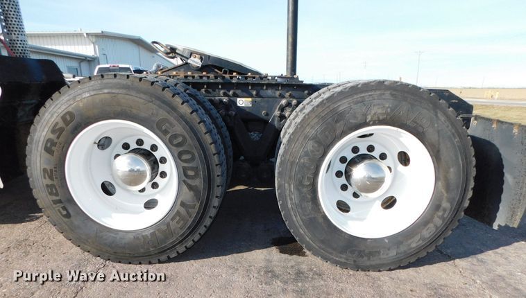 image for item DJ5931 2013 Kenworth T800  semi truck