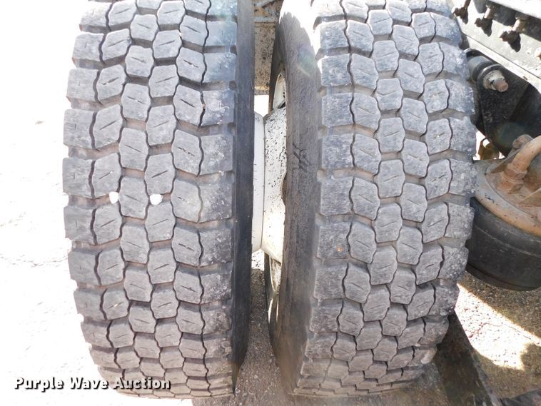 image for item DJ5931 2013 Kenworth T800  semi truck