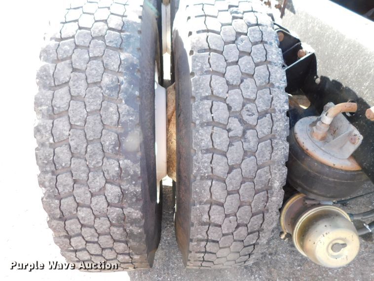 image for item DJ5931 2013 Kenworth T800  semi truck