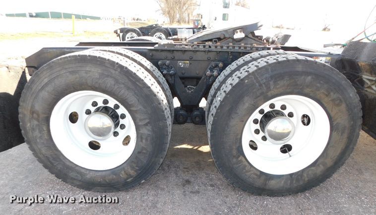 image for item DJ5931 2013 Kenworth T800  semi truck