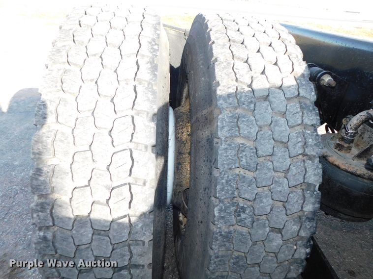 image for item DJ5931 2013 Kenworth T800  semi truck