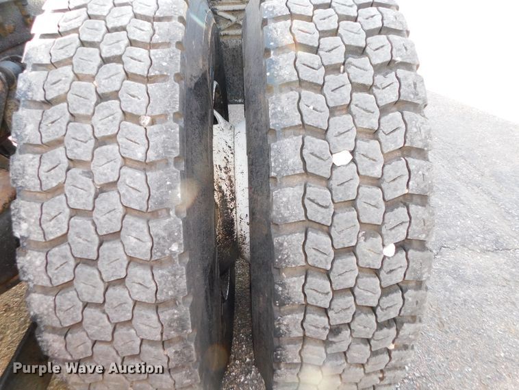 image for item DJ5931 2013 Kenworth T800  semi truck