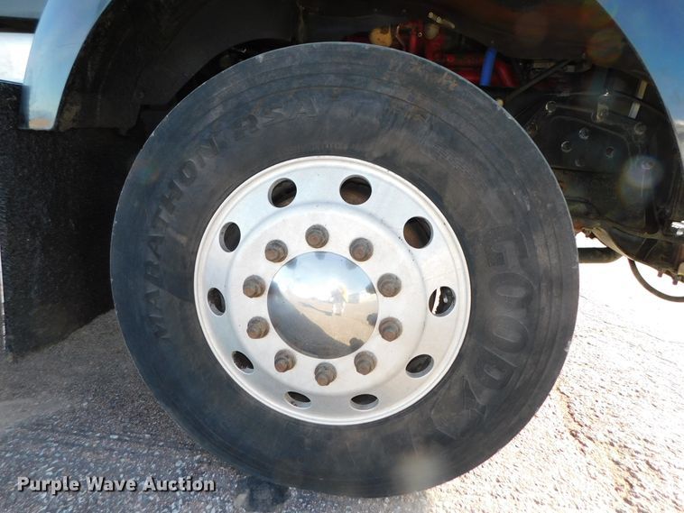 image for item DJ5931 2013 Kenworth T800  semi truck