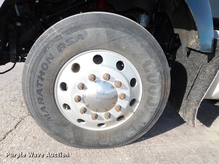 image for item DJ5931 2013 Kenworth T800  semi truck