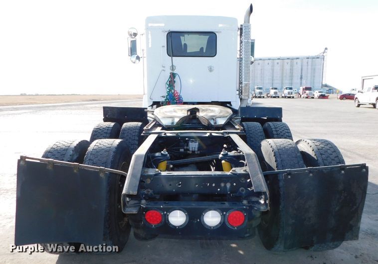 image for item DJ5932 2013 Kenworth T800  semi truck