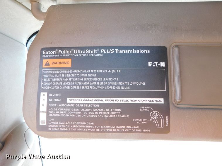 image for item DJ5932 2013 Kenworth T800  semi truck