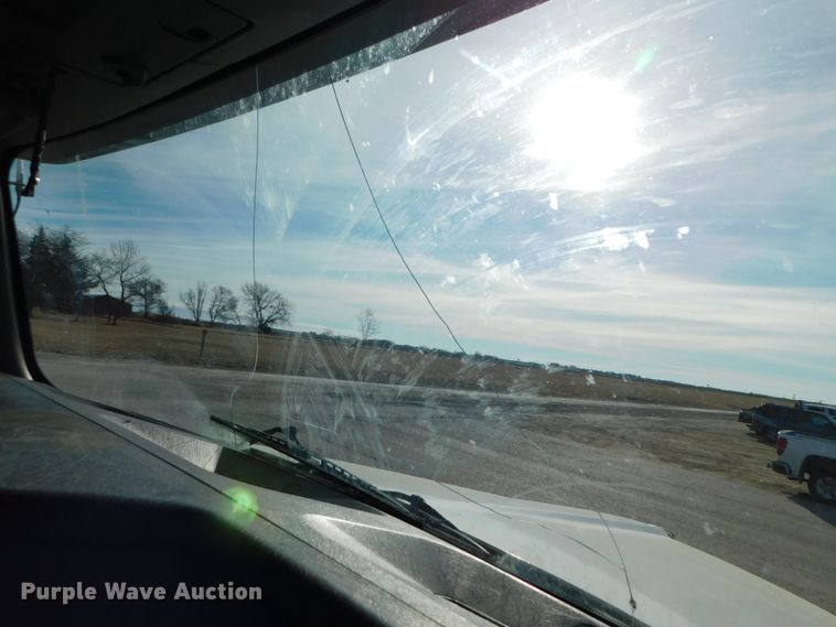 image for item DJ5932 2013 Kenworth T800  semi truck