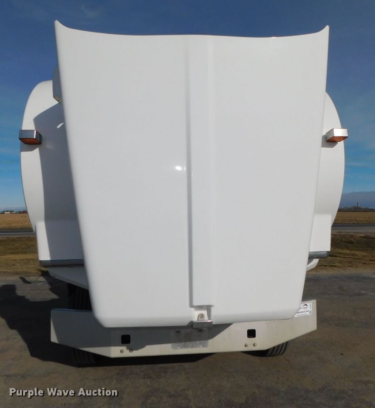 image for item DJ5932 2013 Kenworth T800  semi truck