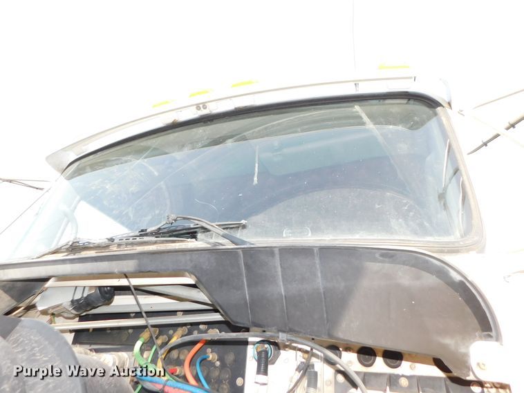 image for item DJ5932 2013 Kenworth T800  semi truck