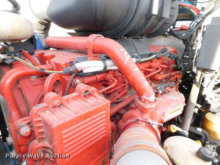 image for item DJ5932 2013 Kenworth T800  semi truck