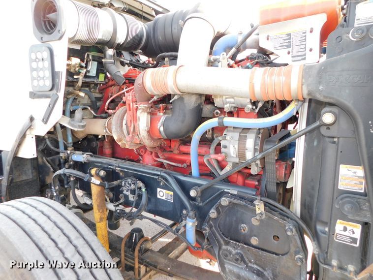 image for item DJ5932 2013 Kenworth T800  semi truck