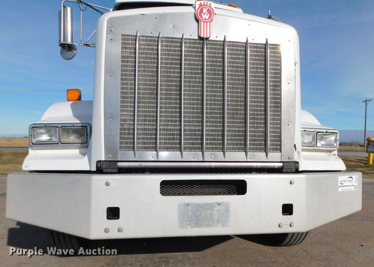 image for item DJ5932 2013 Kenworth T800  semi truck