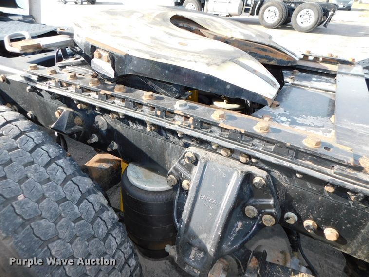 image for item DJ5932 2013 Kenworth T800  semi truck