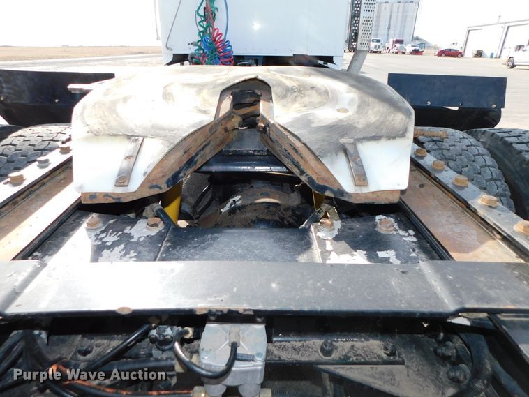 image for item DJ5932 2013 Kenworth T800  semi truck