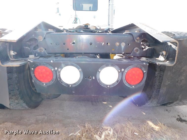 image for item DJ5932 2013 Kenworth T800  semi truck