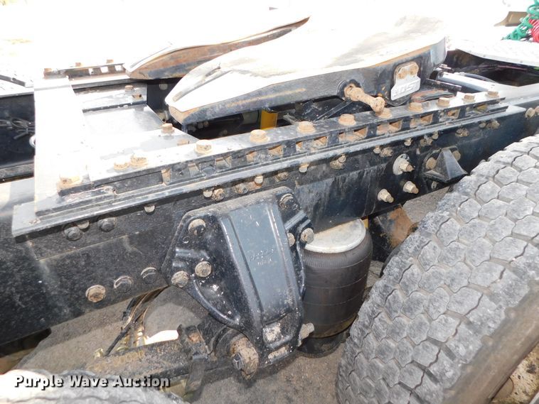 image for item DJ5932 2013 Kenworth T800  semi truck