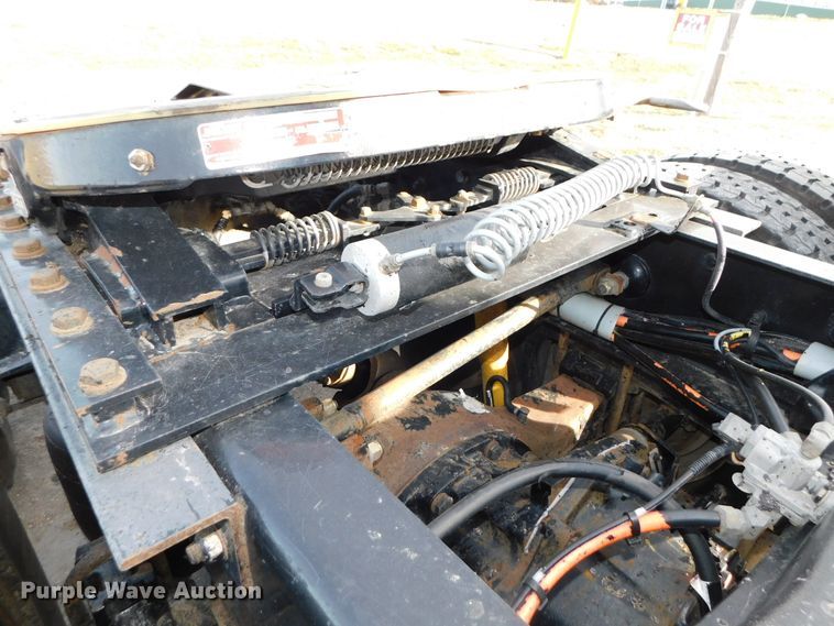 image for item DJ5932 2013 Kenworth T800  semi truck