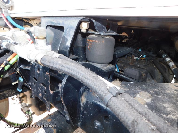 image for item DJ5932 2013 Kenworth T800  semi truck